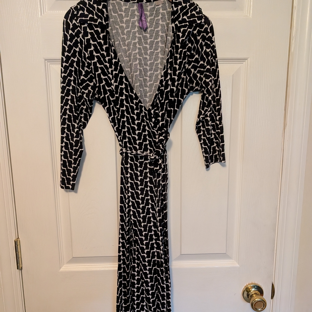 Elegant Black and White Patterned Dress